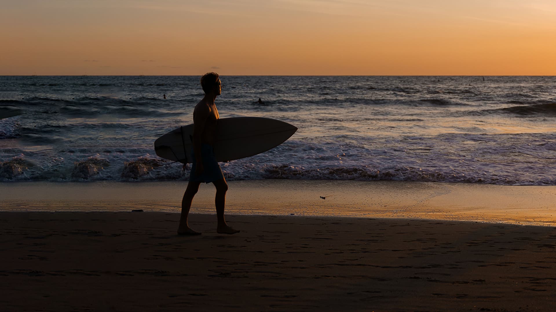 https://storage.guirez.com/hir-canggu/Summer Surfing - HIRBC - 3840x2160px.jpg